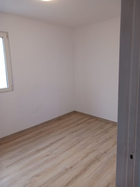 Piata Moghioros, vis a vis de Parc Drumul Taberei