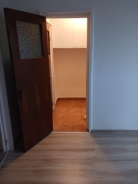 Piata Moghioros, vis a vis de Parc Drumul Taberei