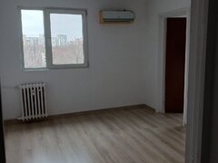 Piata Moghioros, vis a vis de Parc Drumul Taberei